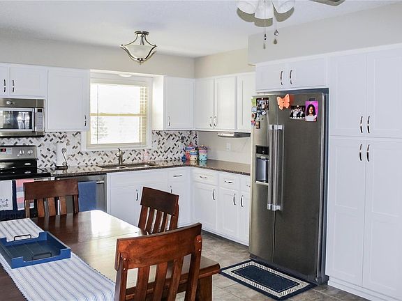 5th image of 3246 Chateau Dr