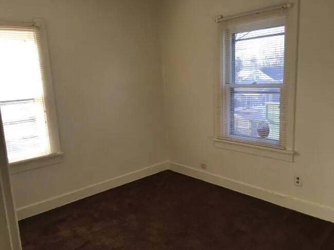 343 N Grove St — Photo 7