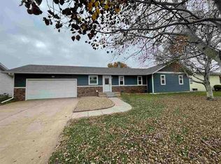 111 Tanglewood Dr, Dodge City, KS 67801