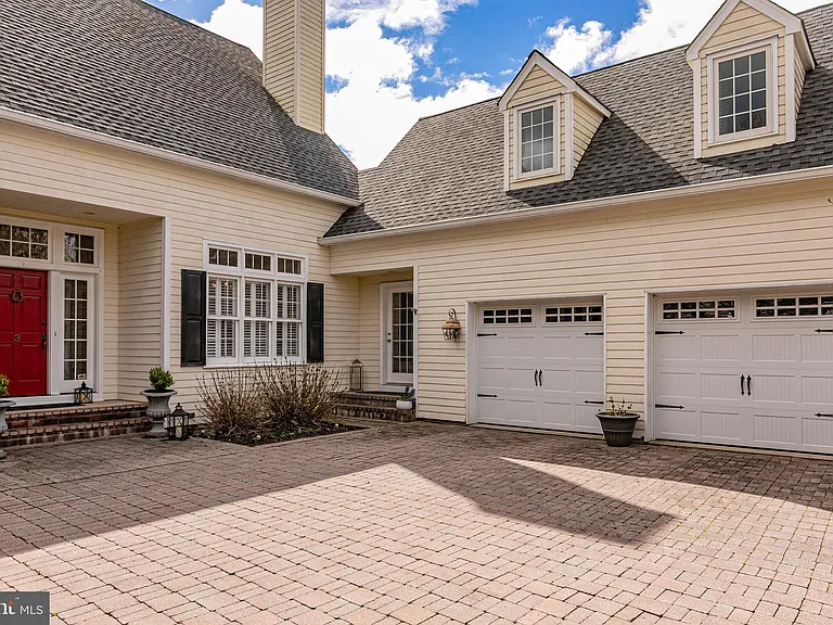 3 Maidstone Ct — Photo 3