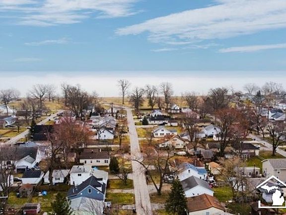 3rd image of 3159 Maplewood St