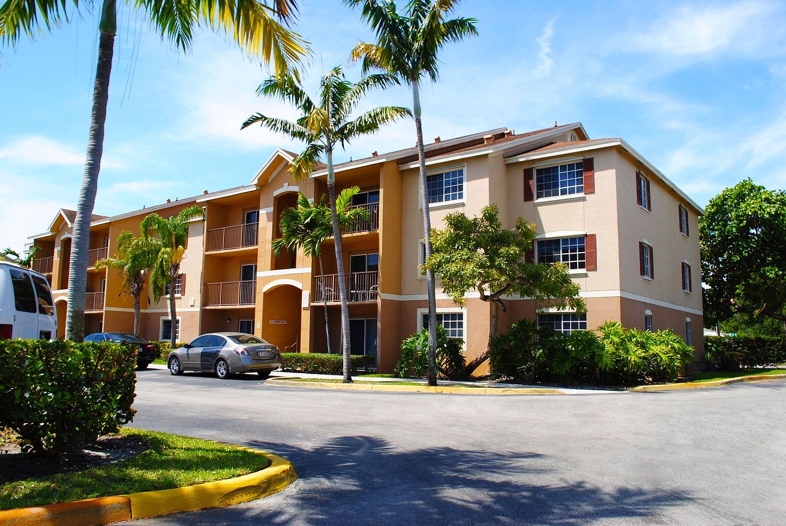 Hibiscus Pointe Apartment Rentals Miami