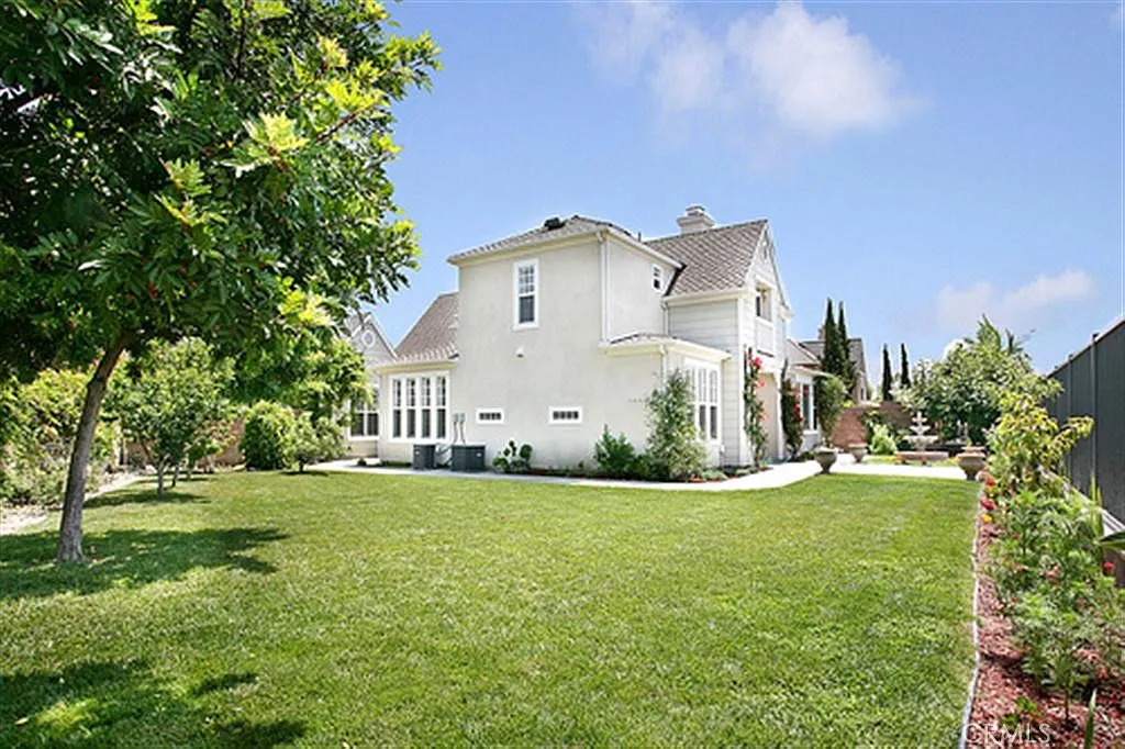 4 bed, 3.5 bath, 3300 sqft, $7,500 — Photo 1
