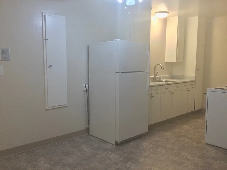 470 Apartments — Photo 13
