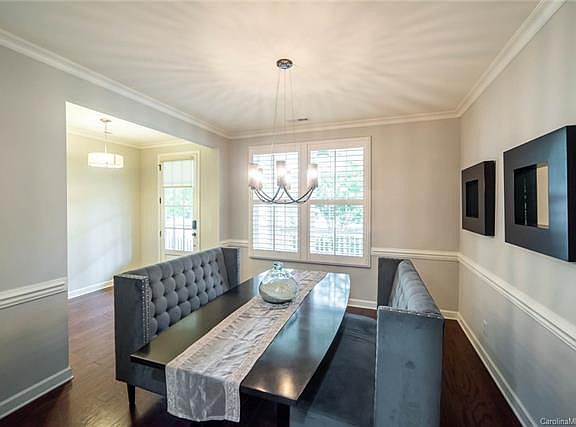5th image of 3078 Drummond Ave