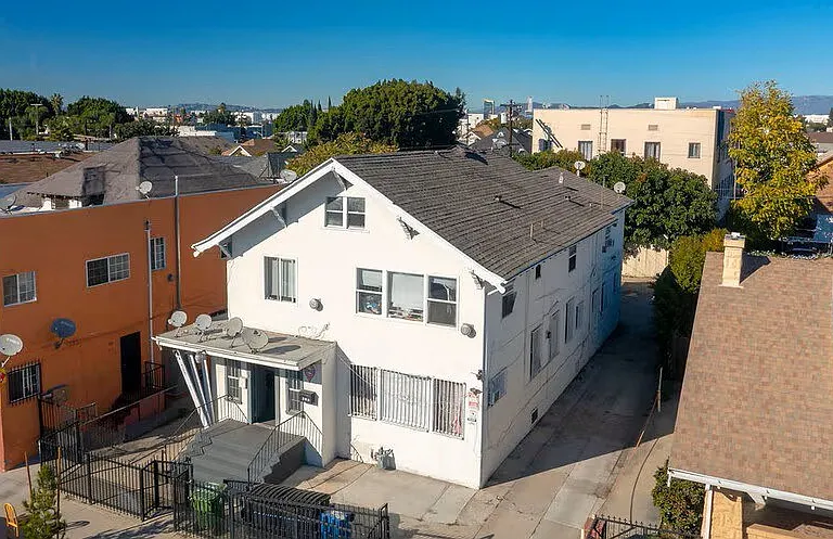 205 W Vernon Ave — Photo 1