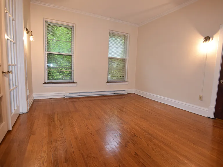Greystone Court Apartments — Photo 30