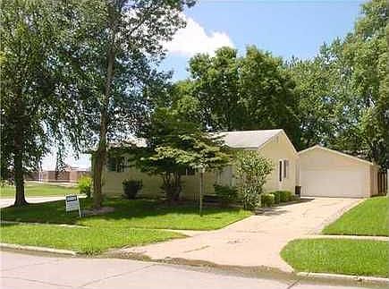 2nd image of 2900 6th St