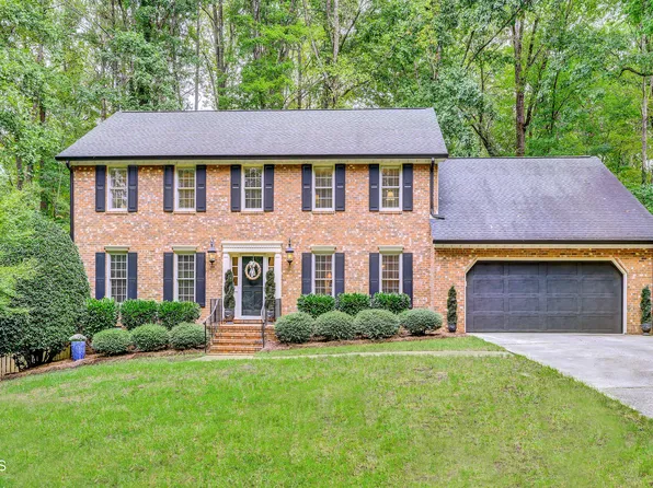 1504 Primrose Ln, Cary, NC 27511
