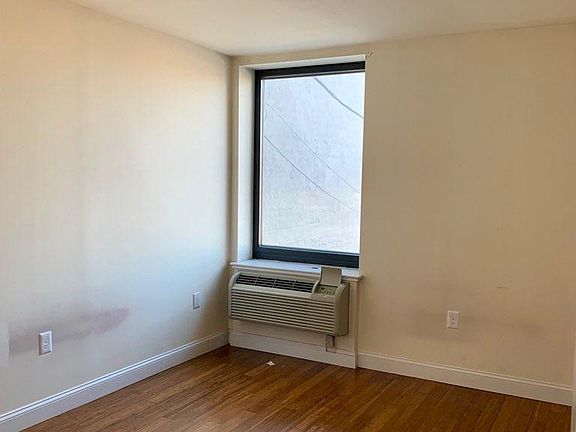 2nd image of 902 Allerton Ave