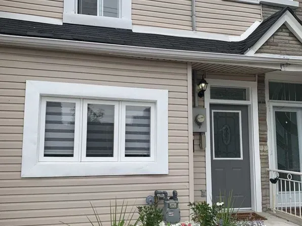 16 Brock Ave, Toronto, ON M6K 2K8