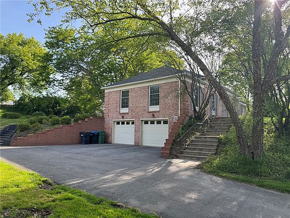 4th image of 36 Locke Dr