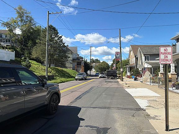 4th image of 372 E Main St