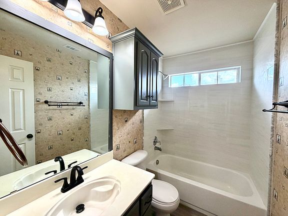 5th image of 7204 Crane Dr