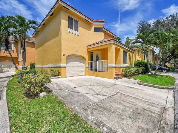 11201 Lakeview Dr, Coral Springs, FL 33071
