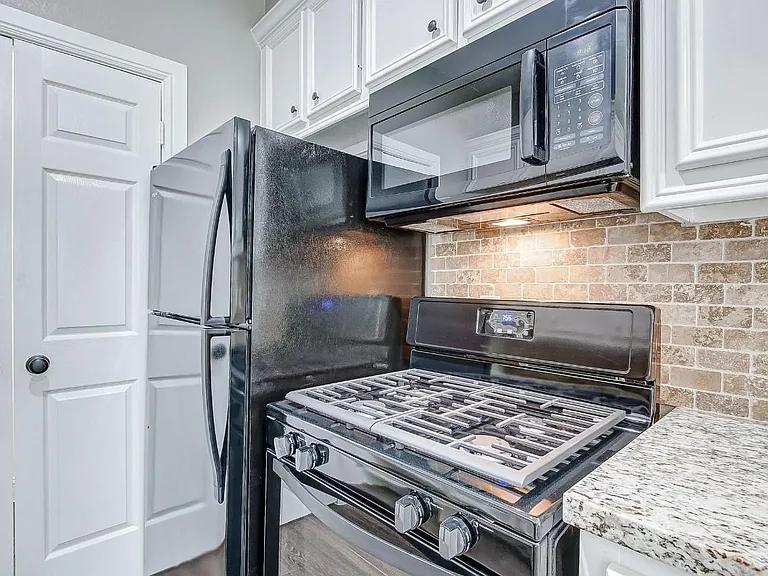 2402 Spence St #A — Photo 9