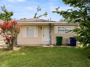 604 W Peach St, Angleton, TX 77515