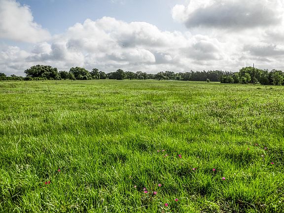 2nd image of 7 S Nassau Rd