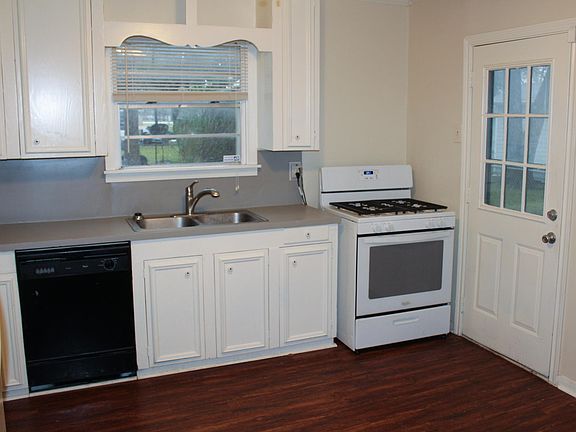 3rd image of 203 Poinsetta Ln