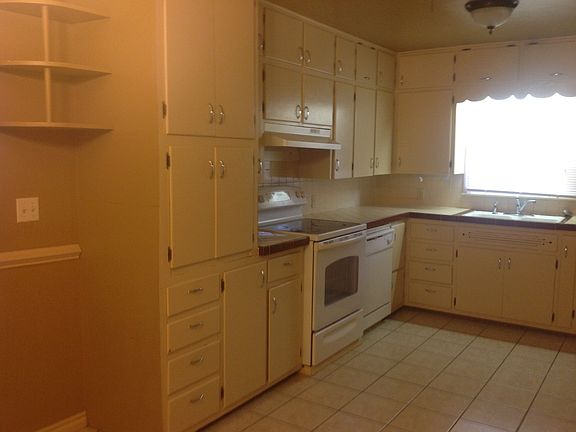 4th image of 1029 Shady Pl
