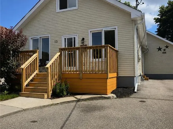 13 Stanley St, Cambridge, ON N1S 2A5
