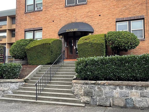 3rd image of 226 Saint Helens Ave #205