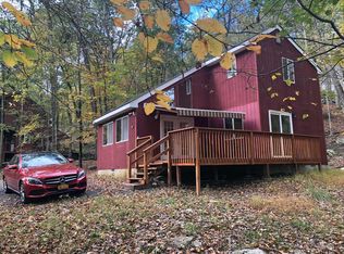 1011 Porter Dr, Bushkill, PA 18324