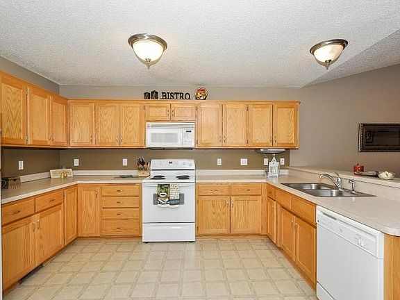 The chef of the house will be inspired! Spacious kitchen offers great counter top space, cabinets, pantry and room for an island or food prep table!
