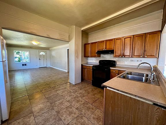 4th image of 916 S 11th Ave
