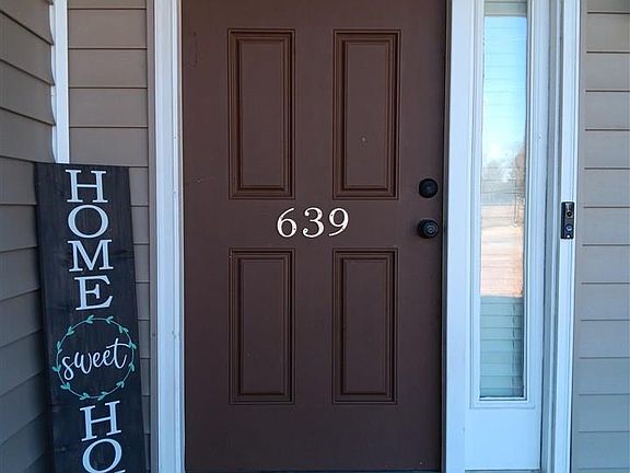 2nd image of 639 Rose Ave
