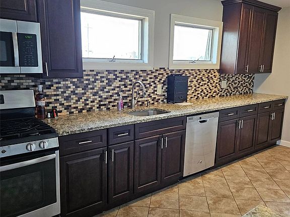 2nd image of 539 W Park Ave #2