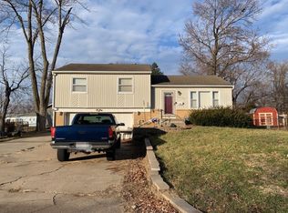 3208 S Jeffrey Cir, Independence, MO 64055