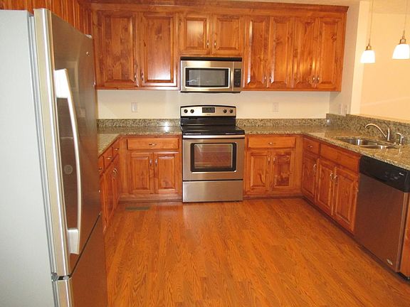 New Kitchen with Granite & Stainless Appliances