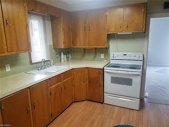 3rd image of 1123 W 29th St