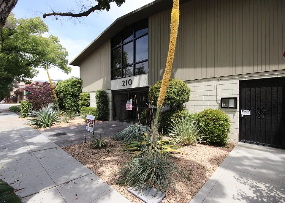 210 S Oak Knoll Ave #1