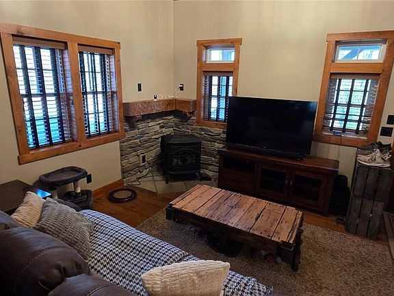 3rd image of 3989 Court Rd