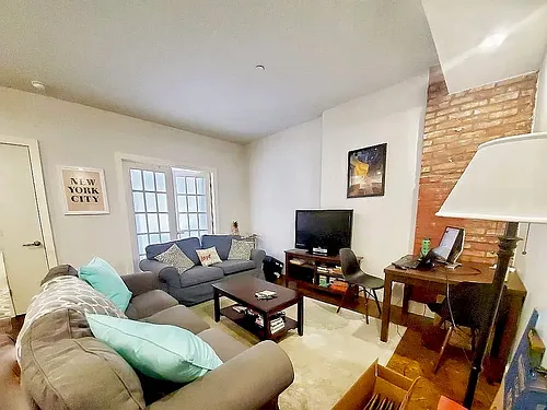137 Manhattan Ave Photo 1
