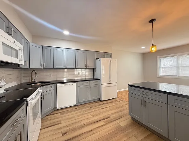 227 Whalesback Rd — Photo 9