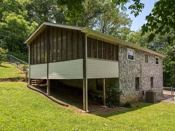 2nd image of 305 Freudenburg Ln