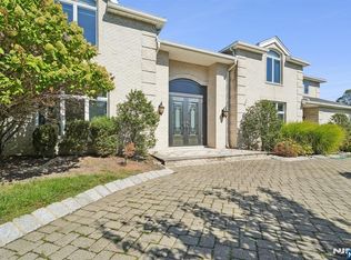 32 Laurie Dr, Englewood Cliffs, NJ 07632