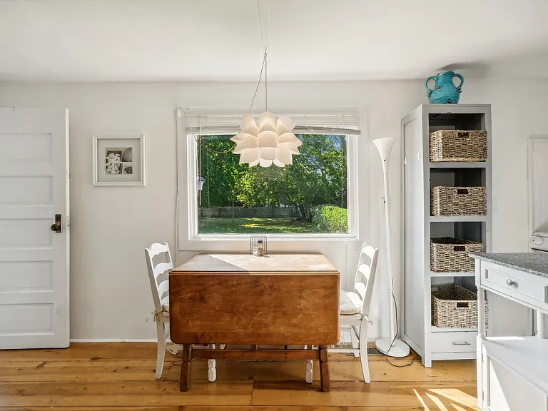 16 Bishop Ave — Photo 10