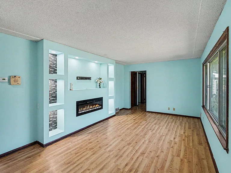 7617 Lee Ave N — Photo 2