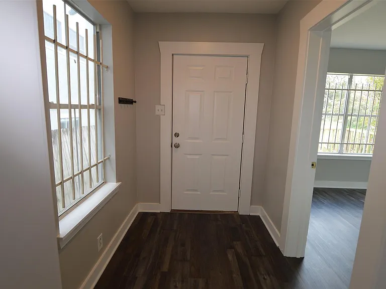 2712 Holman St #B — Photo 8