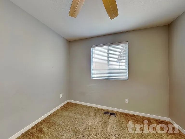10239 Southlawn Cir — Photo 11