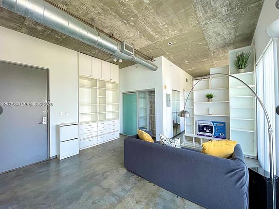 3rd image of 455 NE 25th St APT 904