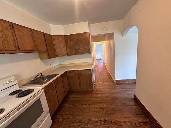 5th image of 70 Westwood St #2