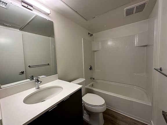 2nd image of 2716 S La Brea Ave APT 4