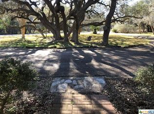 375 Oak Forest Rd, Goliad, TX 77963