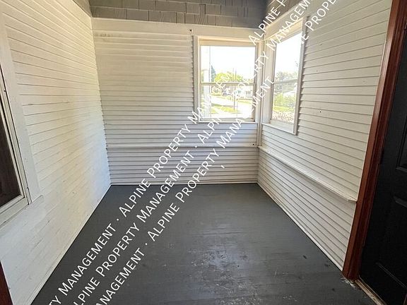 5th image of 821 W 15th St