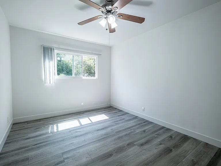 340 N Palm Dr #7 — Photo 11